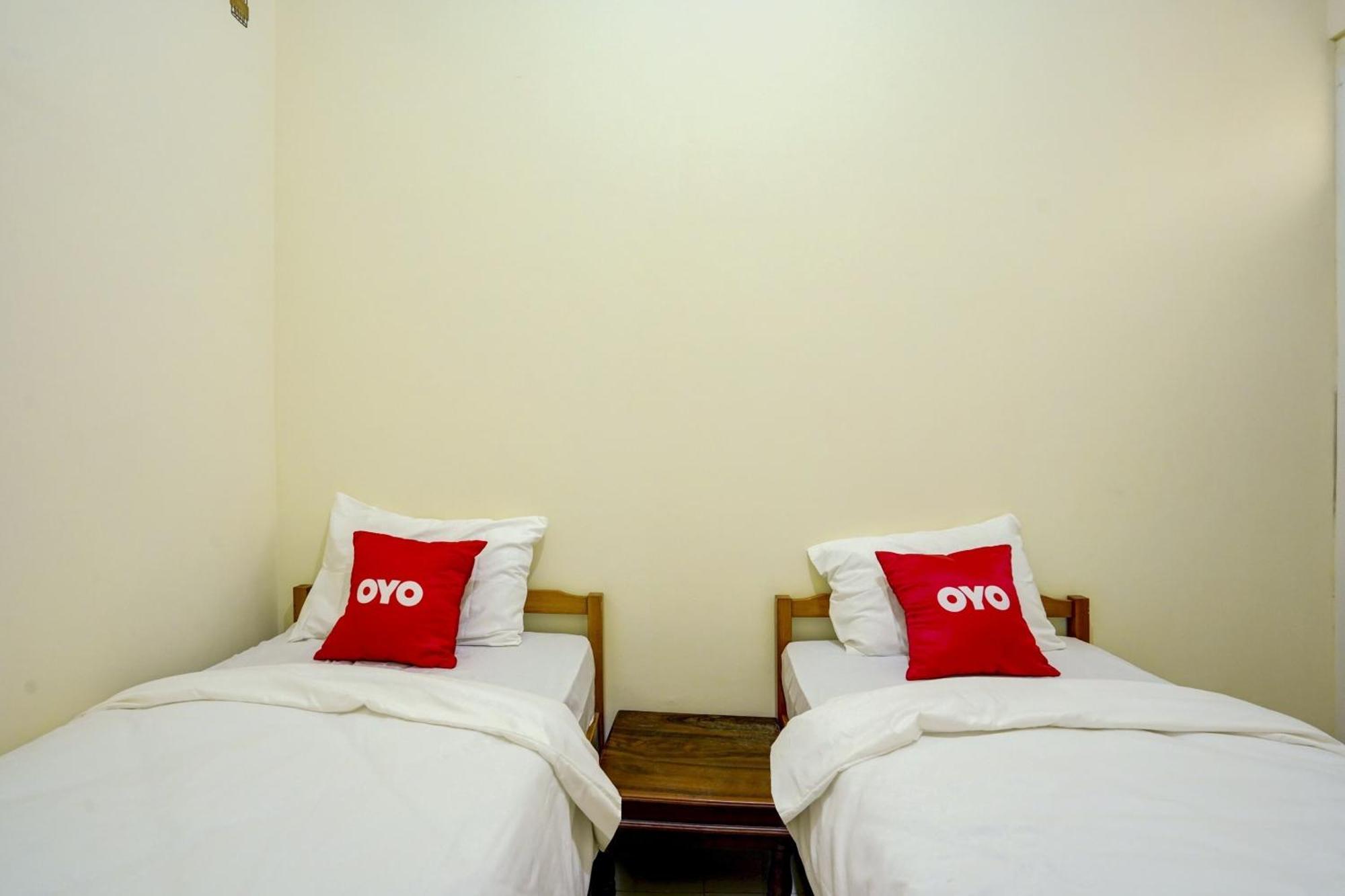Oyo 90173 Innapp Tenggilis Family Residence Surabaya Esterno foto